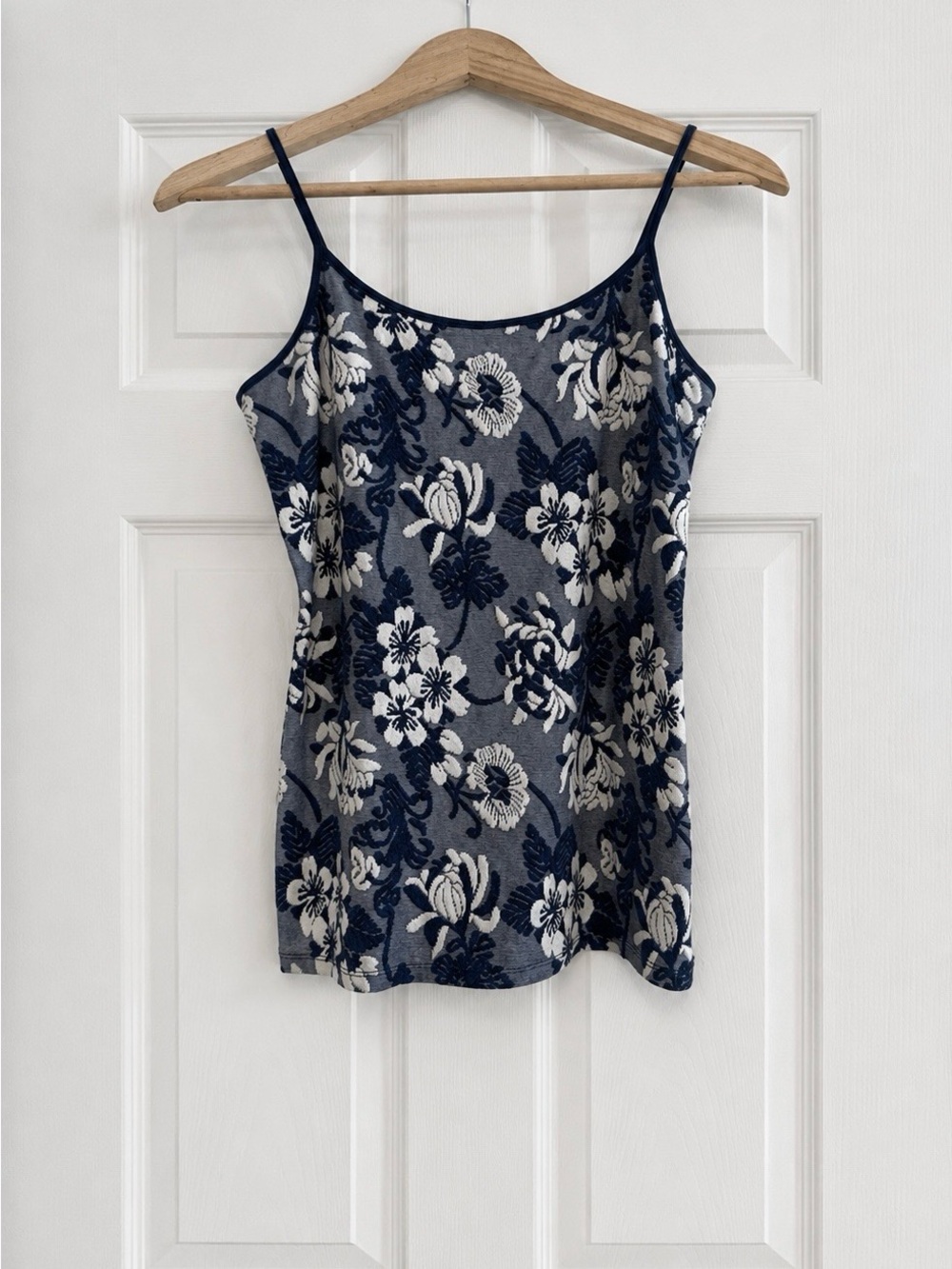 LOFT Outlet Floral Cami Tank Top Women’s Medium Gray Navy Stretch Sleeveless